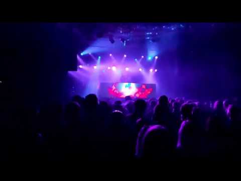 M83 - Midnight City (Eric Prydz Private Remix)  vs The Temper Trap - Sweet Disposition mashup (LIVE)