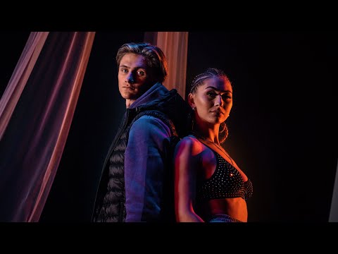 Bakos Atti x Bakos Betti - MONDHATSZ BÁRMIT (Official Music Video)