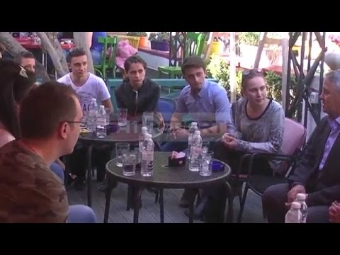 A1 Report - Kandidati i PD për Tiranën zhvillon takim me studentë, s'flet për mediat