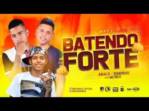 Mc Daninho Mc Abalo e Mc Rick - Batendo Forte - Música Nova