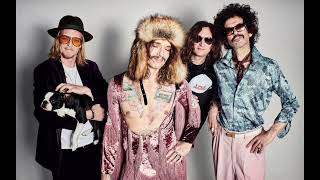 THE DARKNESS - GROWING ON ME