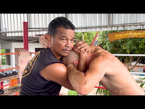 Clinch Techniques with the "Knee Vampire" Lamnamoon Sor. Sumalee