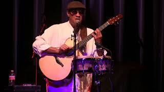 Raul Midon ~"Badass and Blind" at The Kessler Theater