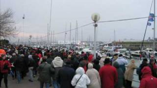 preview picture of video 'ARRIVEE DU VENDEE GLOBE 2009 de Michel Desjoyaux'