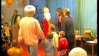 preview picture of video '1994 год утренник в детском саду 2 - Пярну Vana-Sauga 21'