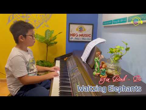 Gia Bình - Bi | Waltzing Elephants - Bastine Piano Nível 1 | Neo Music