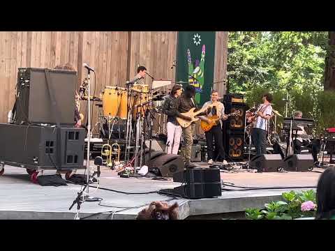 Isaiah Sharkey Amazing Guitar Solo on Lingus