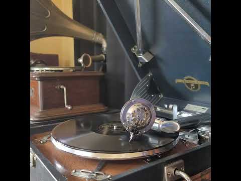 奥田 良三・ポリドール 女聲合唱團 ♪日章旗を仰いで♪ 1939年 78rpm record. Columbia Model No G ｰ 241 phonograph