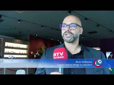 Veteraan Dennis Kroon en Ellen ten Damme bij Bridge to Liberation