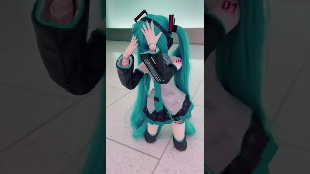 She’s disappointed in me 👁👄👁 #miku #mikudoll #mikucosplay #hatsunemikucosplay #cosplay