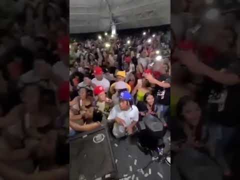 Kaly Ocho La Bola Negra Con El Publico Activao Live Clip I DUVM
