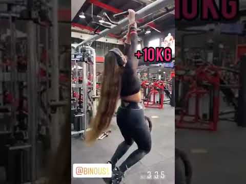 Assisted 1 arm pull ups #shorts #strongwoman #onearmpullup