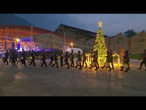 Banda de Guerra en plaza Santa Rosa en Cd. De Mendoza 
