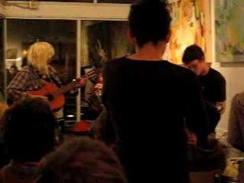 Little Teeth @ Mama Buzz Cafe - Applegate One