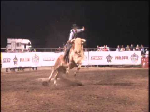 Matt Bohon goes for 88.5 in Miami OK at the Quawpaw Casino PBR 2014