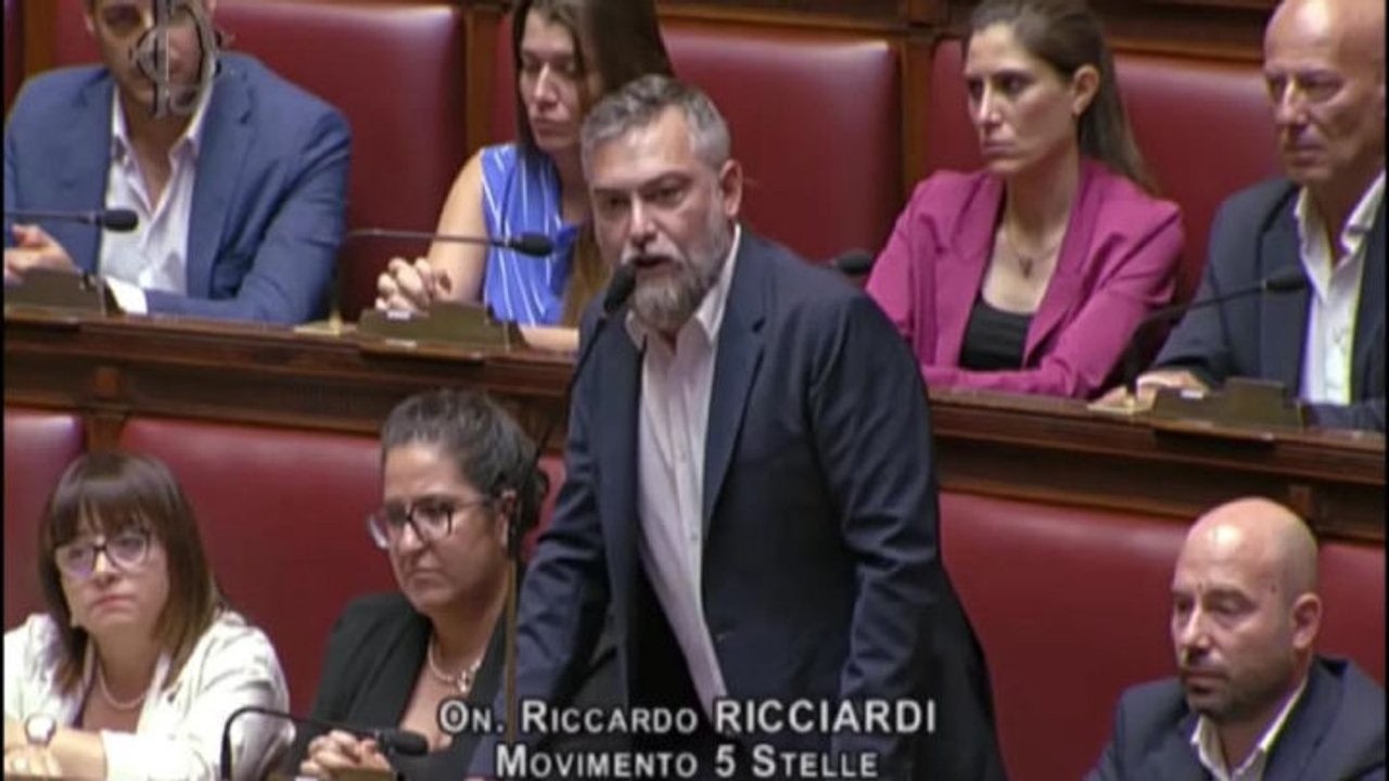 Caso Roggero, Ricciardi a maggioranza: Siete la peggior specie di neofascismo che potesse capitarci