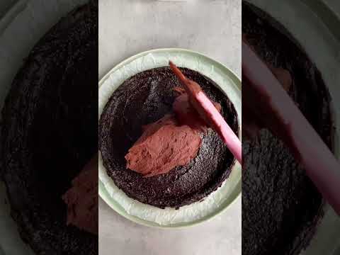 Fredag firas bäst med kladdkaka? Och varför inte gå all in och kombinera den med kärleksmums ✨