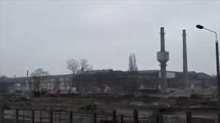 preview picture of video 'Die Sprengung der drei alten Industrieschornsteine in Kirchmöser am Sonnabend den 22.04.2006.'