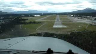 preview picture of video 'Landing Whitehorse Canada Rwy 13R Cockpit View'