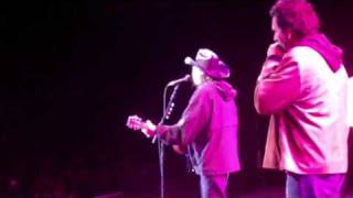 luvj0i Rehearsal, Kings of Leon Concert and Live Oak w/ Willie Nelson