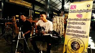 Download lagu cinta tak harus memiliki st12 (cover pengamen jogja pendopo lawas) Pengamen Jogja Project mp3