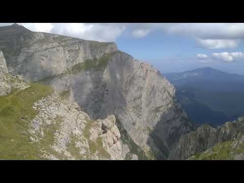 Brâna Mare a Coștilei și Peretele Văii Albe, vazute din Brâna Văii Albe