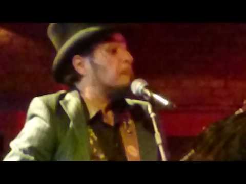 Junho/2017 show da essência do teatro mágico(13)