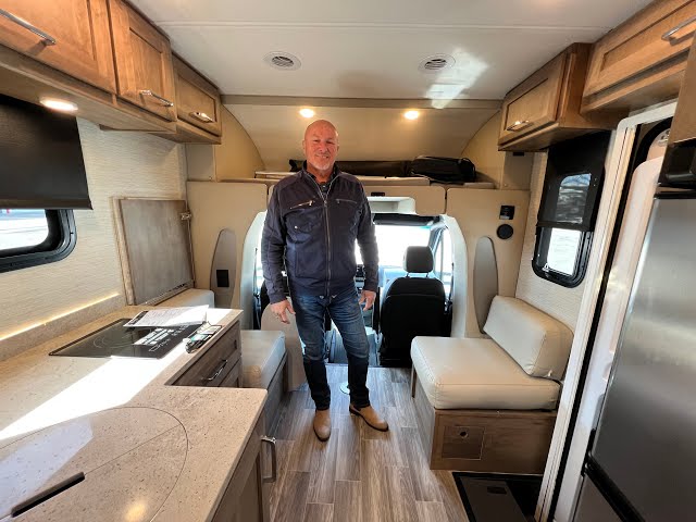 Preview image of 2024 Tiffin Wayfarer 25 RLW (17N232014) youtube video