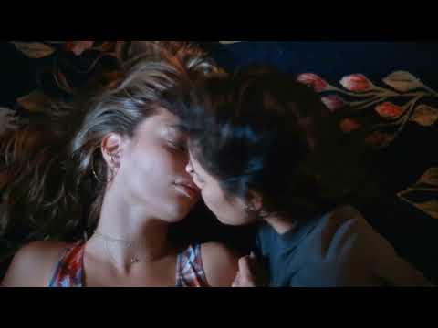 Jenna Ortega & Maddie Ziegler (the fallout) lesbian kissing scene