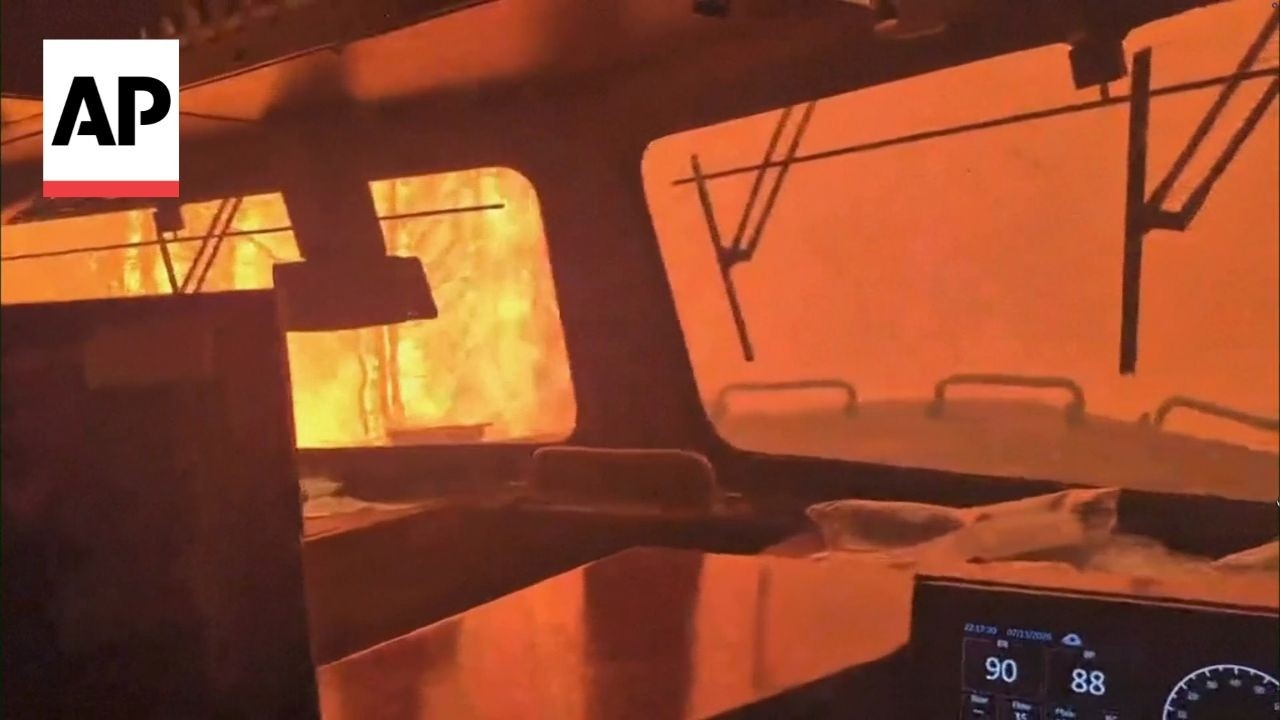 Video: Footage shows CN Rail crew amid Ontario wildfire near Armstrong