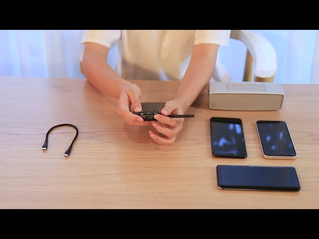 Vídeo relacionado con VRURC Mini Power Bank 10000mAh con 4 Cables Integrados, batería de Carga rápida USB C de 22,5 W, Pantalla LED de Power Bank - Negro