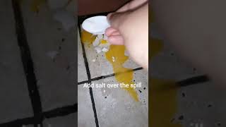 Cleaning a spilled egg/Steps to clean a broken egg