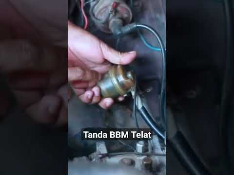 Signs that your old car is running out of fuel #shorts #oldcar #brokendown