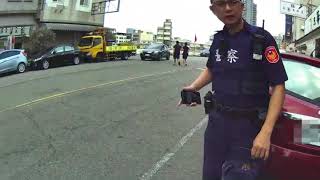 女兒的貼心小卡 助警護送老婦返家