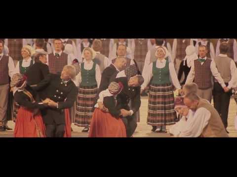 Olga Rajecka un Baumaņu ģimene -"Pasaule, pasaulīt'" (Official video)