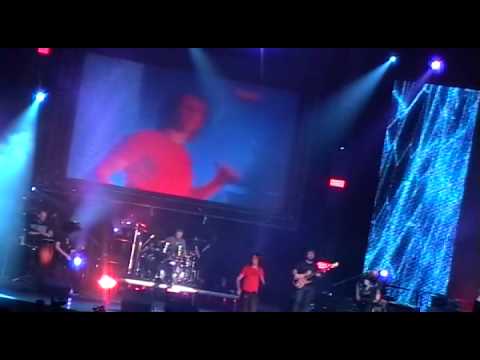 Peter Cmorik - Niekto ma musi mat rad (Fontana pre Zuzanu live - Kosice 2009)