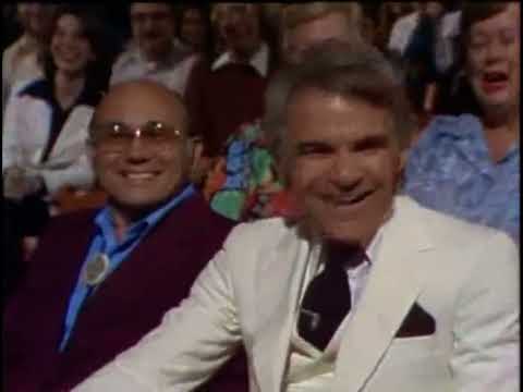 Steve Martin says Johnny Cash and he are close friends - The Johnny Cash Show (1978)