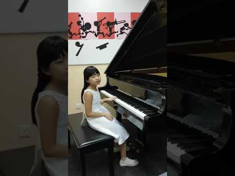 Rebecca Poh playing piano Polnisches Lied September 2017