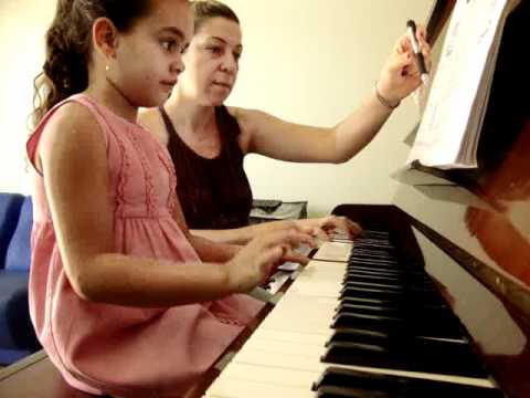 BIDELLATI-C.E.M- Yasmim "No Pomar" - 03/2011