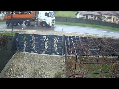 ACCIDENT între un autoturism și un TIR pe DJ 605 A, la Mateești: doi răniți anunțați