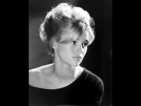 𝐉𝐮𝐥𝐢𝐞 𝐂𝐡𝐫𝐢𝐬𝐭𝐢𝐞