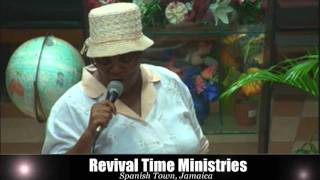 Sis. Scully leads Praise &amp; Worship