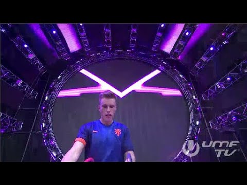 Nicky Romero play Stadiumx & Taylr Renee - Howl At The Moon (Live at Ultra Music Festival 2014)