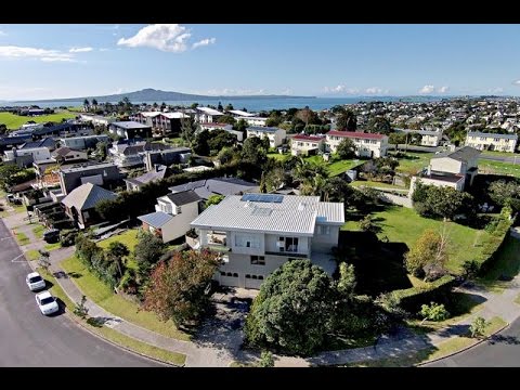 SOLD - 5 & 5A Takitimu Street, Orakei - Peter Hutson