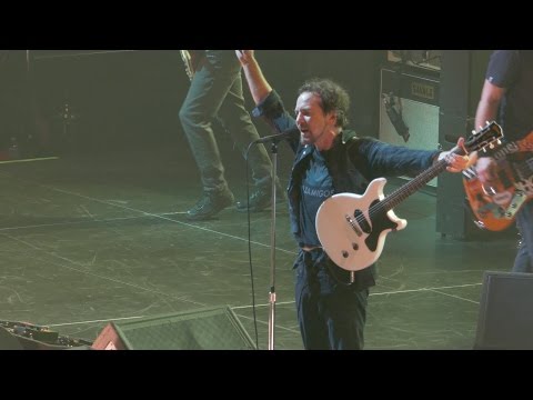 Pearl Jam: Habit [4K] 2016-04-18 - Hampton, VA