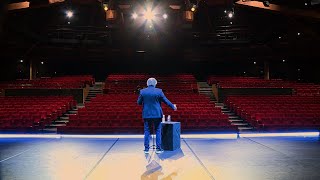 À gauche en sortant de l'ascenseur - Extrait (Pierre Richard, Emmanuelle Béart)