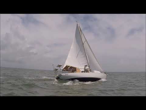 Sailing the Alberg 30 "Lora"