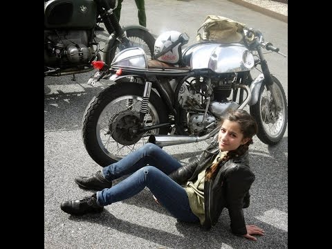 WHEELS WAVES Biarritz sexy girl cafe racer Kickstarter motorcycle. Chica café racer