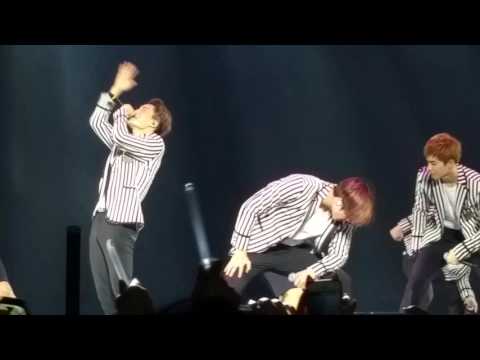 160109 EXO'luXion in Singapore - Love Me Right