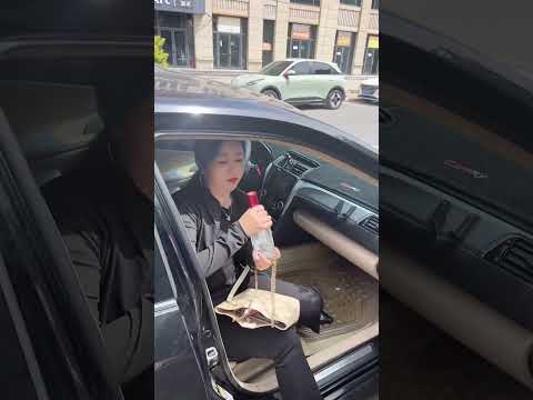 糟老婆没学车的时候说是学过车给我当司机，现在拿证就当了五回没有钱就别想，每次都提前背上套路真多！#劇情#生活#情感#shorts